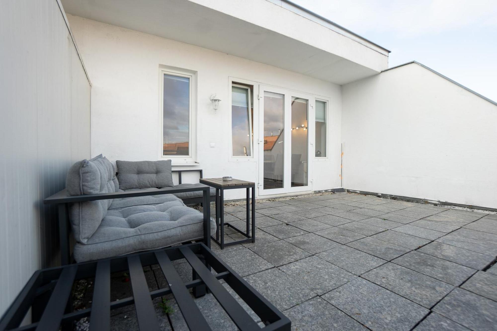 With A Private Terrace Located Right Near Belvedere Castle, 15 Minutes Away From Stephansdom Apartment Wien