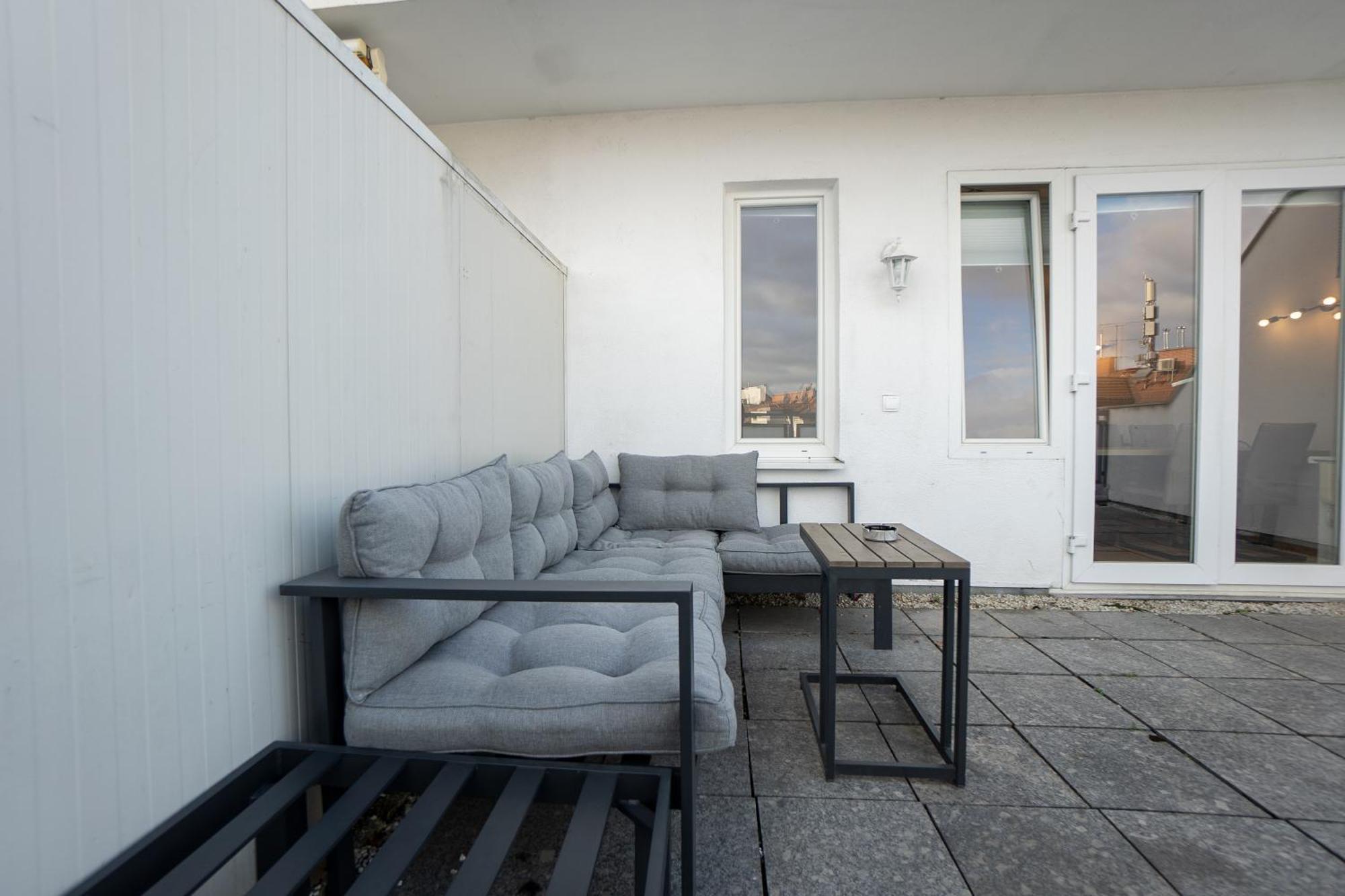 With A Private Terrace Located Right Near Belvedere Castle, 15 Minutes Away From Stephansdom Apartment *